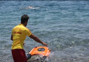 Konyaaltı Sahilinde İnsansız cankurtaran robotuyla güvenli yüzme